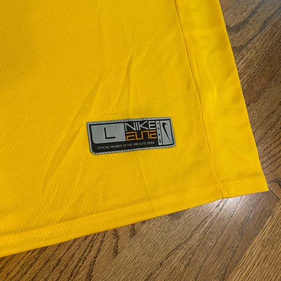 Large Brand New Yellow Nike Caitlin Clark University of Iowa College Jersey - Picture 3 of 5